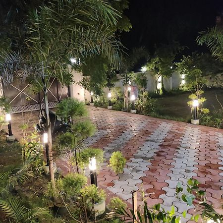 Villa Gc Farms Ayodhya Exterior foto